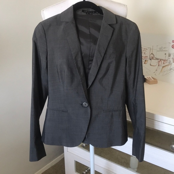 Lightweight Theory suit- like new - Picture 3 of 16
